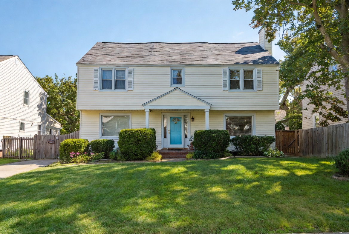 Sell your home in Howard County Maryland, attractive single-family home with for-sale-ready curb appeal