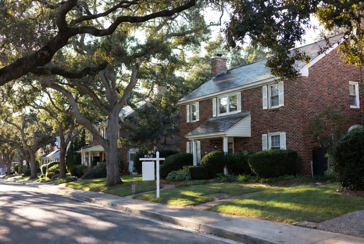 How Much Does a Realtor Charge in Maryland? Honest 2026 Commission Guide