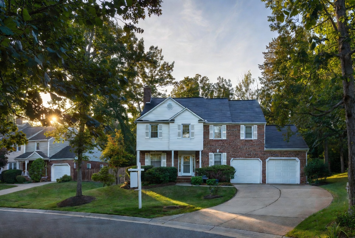 Colonial home for sale on a quiet cul-de-sac street in Waldorf Maryland